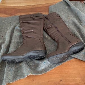 Boots Hush Puppies, size 10 US, wide. Worn, but in great condition